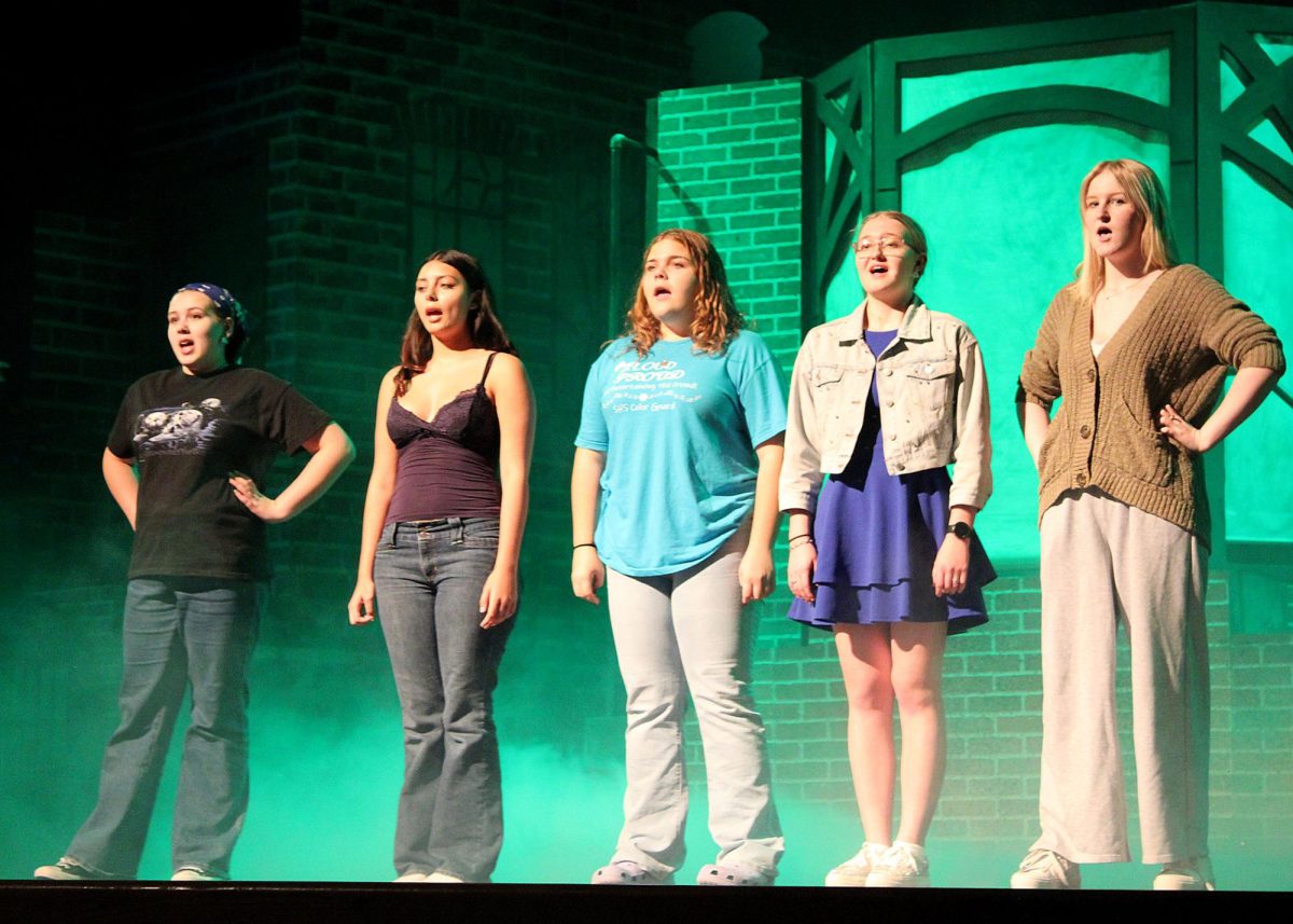 Thea Hoekstra ('28), Sarah-Lynn Russell ('28), Kayetlyn Blair ('25), Natalie Miller ('27), and Liliana Rasmussen ('26) practice for the show. 