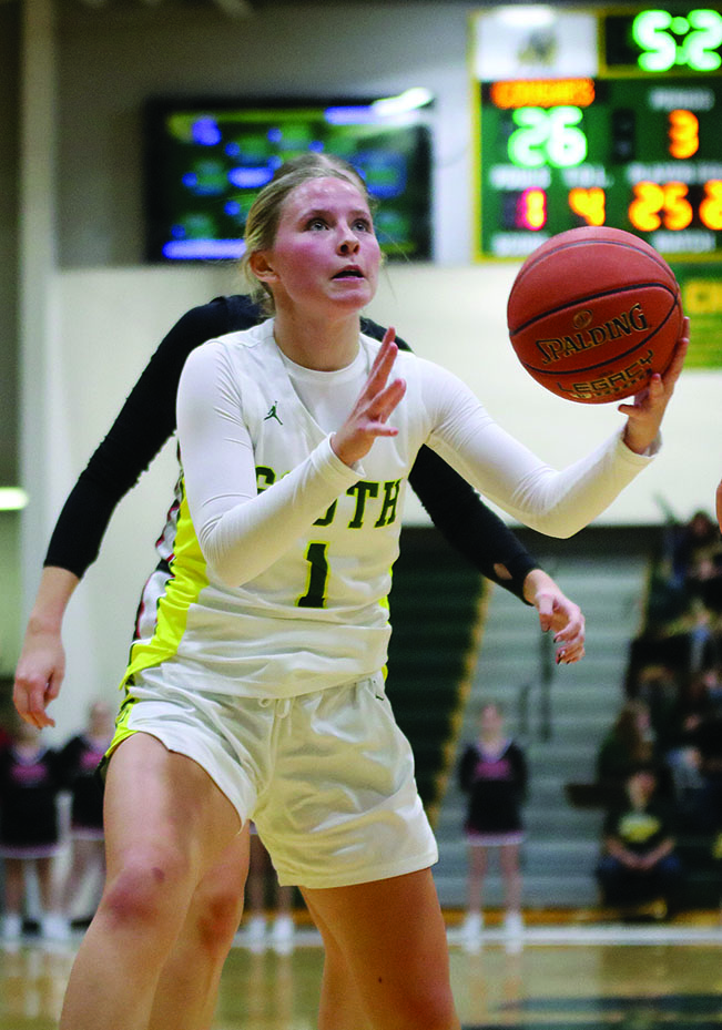 Elle Barth ('26) catches the ball and prepares to take a shot.