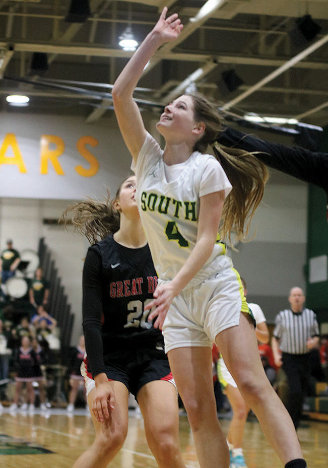 Kyla Hamel ('28) scores as layup.