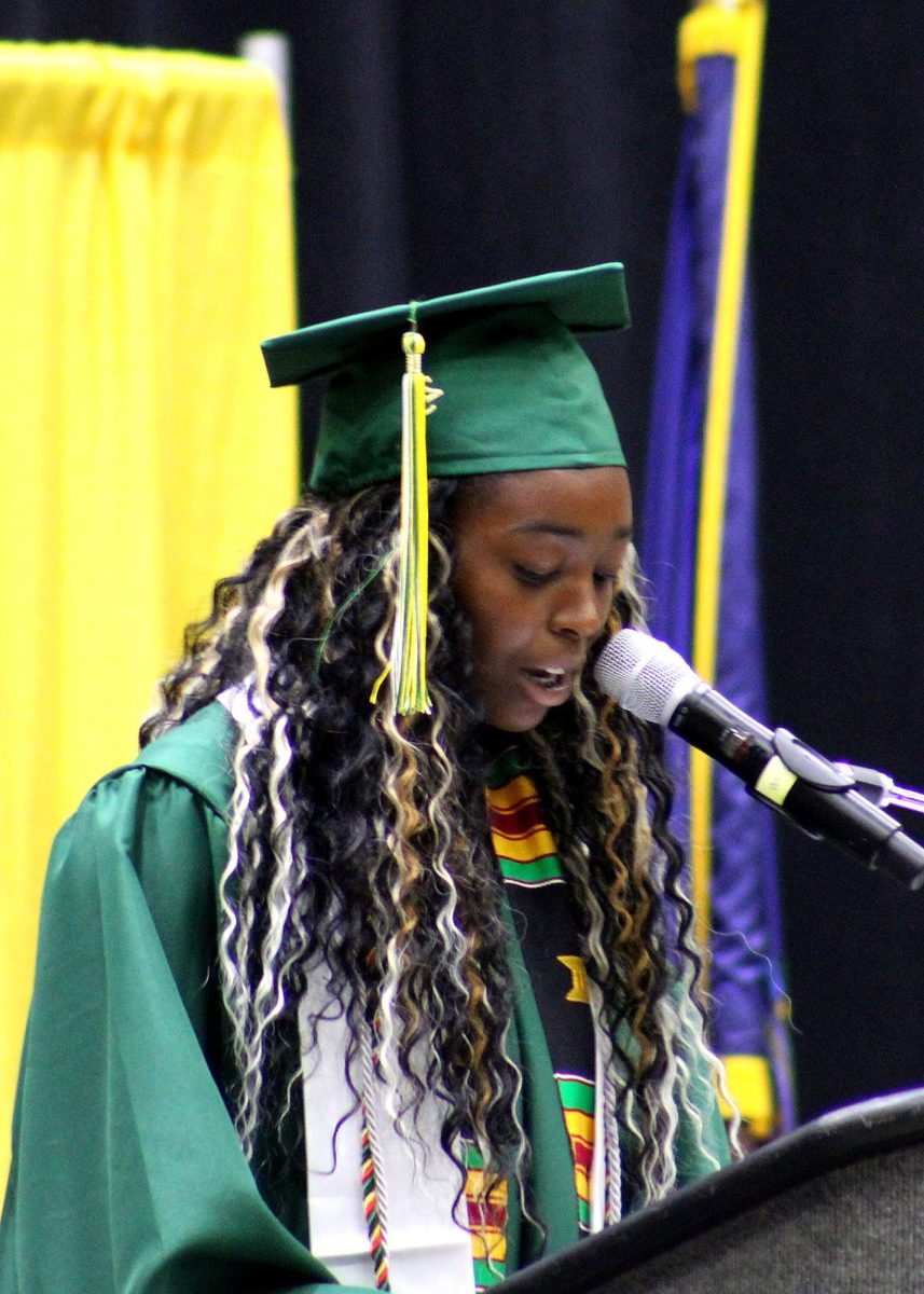 Tamia Cheeks ('25) gives the class remarks speech. 