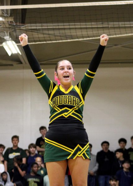 Isabelah McGinty ('26) cheers during the cheer team's performance. 